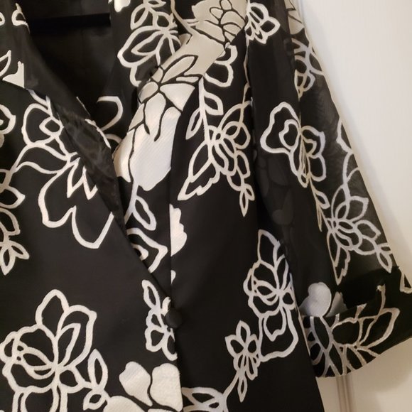 Women's Blazer with Shoulder Pads and 3/4 Sleeves by Alex Evenings Size large - Picture 4 of 5